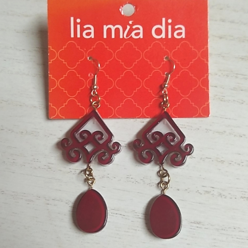 😻 3 For $15 Maroon & White 2 Tier Lucite Dangles